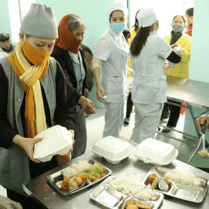 Những suất ăn nghĩa tình tại bệnh viện đa khoa Hà Trung