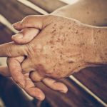 Các bệnh ngoài da thường gặp ở người cao tuổi