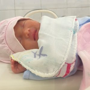 BỆNH VIỆN ĐA KHOA HÀ TRUNG: PHẪU THUẬT CẤP CỨU THÀNH CÔNG CASE SƠ SINH NON THÁNG 34 TUẦN, 2.1KG