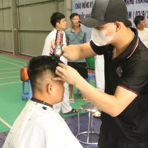 HOẠT ĐỘNG CẮT TÓC TỪ THIỆN CHO NGƯỜI BỆNH TẠI BỆNH VIỆN ĐA KHOA HÀ TRUNG