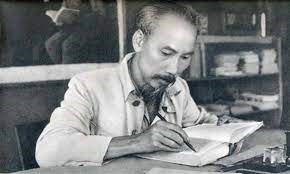 BÀI HỌC CỦA BÁC HỒ VỀ CÁCH ỨNG XỬ: NƯỚC SÔI, NƯỚC NGUỘI