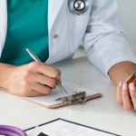 BỘ Y TẾ NHẮC CÁC ĐƠN VỊ KIỂM TRA, GIÁM SÁT KÊ ĐƠN, CHỈ ĐỊNH TRONG KHÁM, ĐIỀU TRỊ NGƯỜI BỆNH