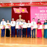 BỆNH VIỆN ĐA KHOA HÀ TRUNG VINH DỰ ĐÓN NHẬN BẰNG KHEN VÀ CỜ THI ĐUA CỦA UBND TỈNH THANH HÓA